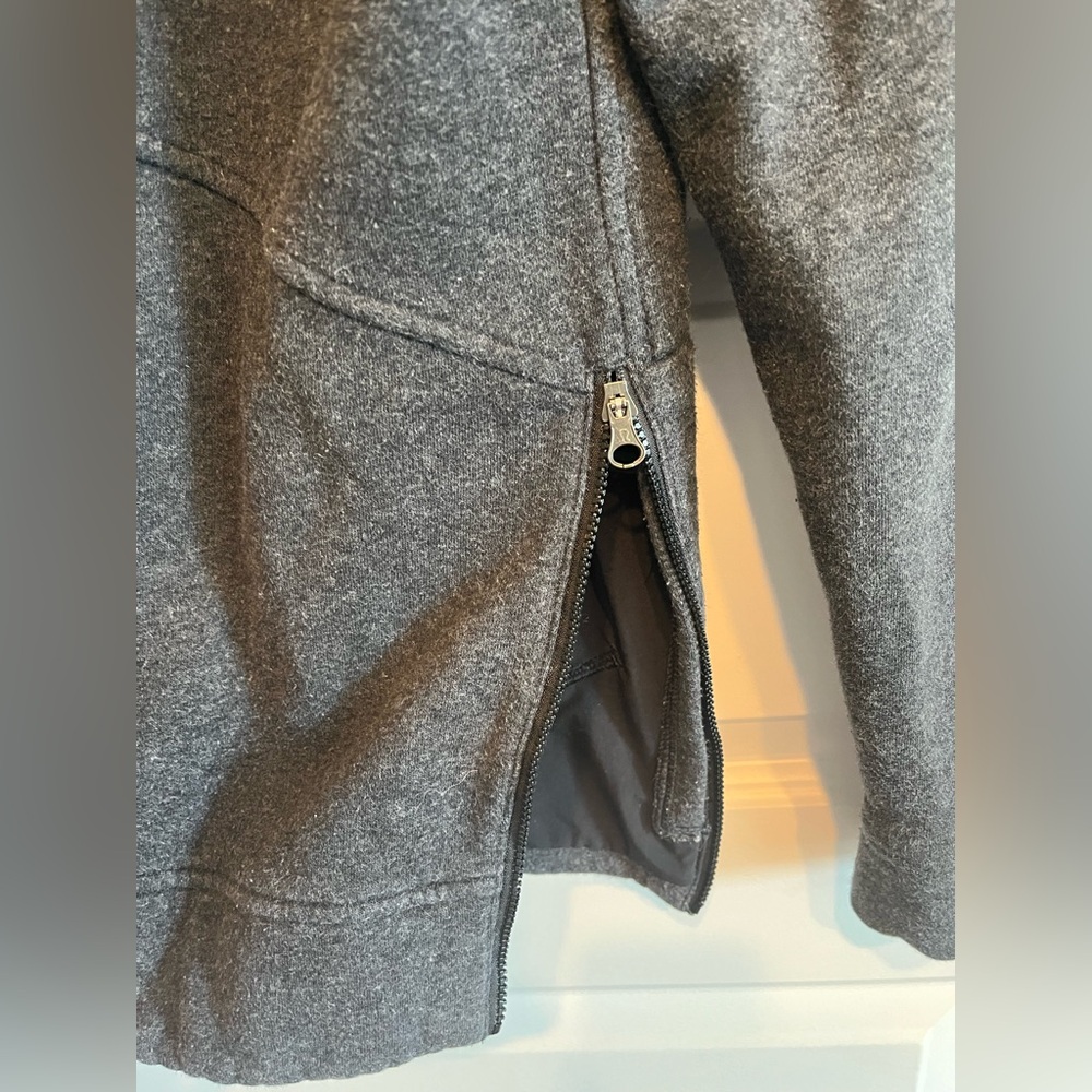 Lulemon pull over - Picture 4 of 4